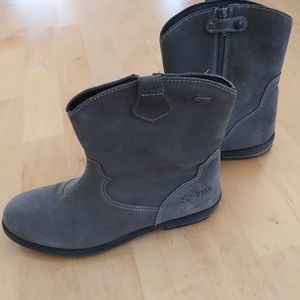 Italian suede boots with goretex